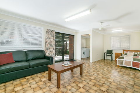 Beachside Holiday Home - Queensland Tourism 4