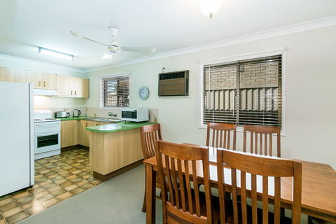 Beachside Holiday Home - Queensland Tourism 3