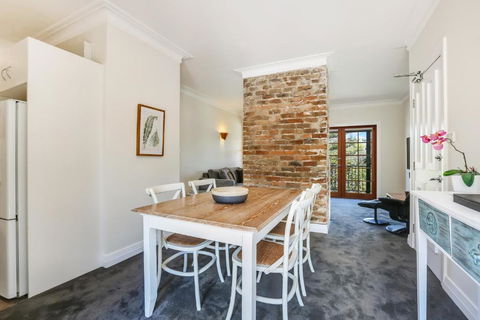 Bellevue Accommodation - QLD Tourism 4