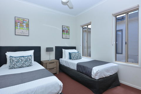 Sundowner Cabin And Tourist Park - QLD Tourism 6