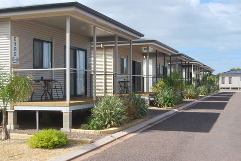 Sundowner Cabin And Tourist Park - QLD Tourism 0