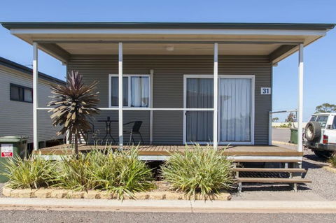 Sundowner Cabin And Tourist Park - QLD Tourism 1