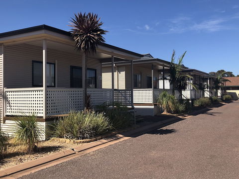 Sundowner Cabin And Tourist Park - QLD Tourism 3