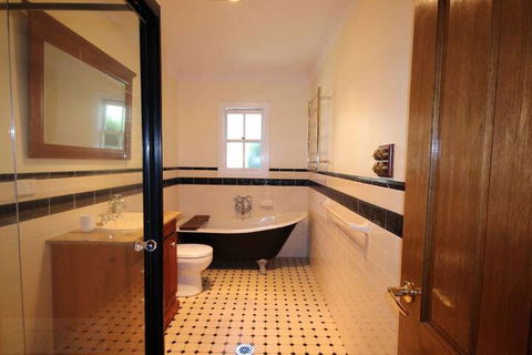 Lily May Cottage - Queensland Tourism 3