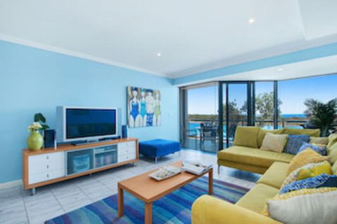 On The Beach Getaway - Queensland Tourism 0