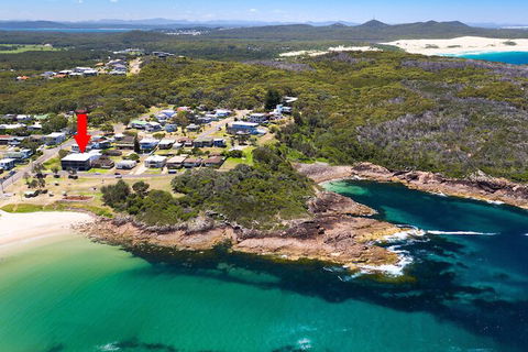 On The Beach Getaway - Queensland Tourism 2