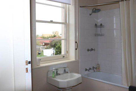 Blue Bell Inn - QLD Tourism 6