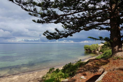 Far Away Escape - Queensland Tourism 2