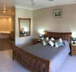 Huge House on the Grand Canal - QLD Tourism