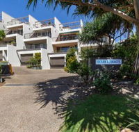 Comfortable  stylish with rooftop spa - Queensland Tourism