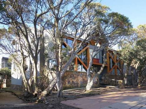 Howqua 6 - Queensland Tourism 1