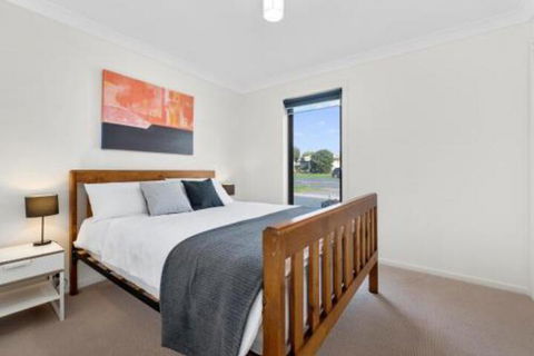 Glas - Queensland Tourism 1