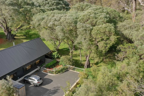 Margaret River Bungalows - QLD Tourism 0