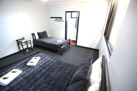 Panania Hotel - Queensland Tourism 1