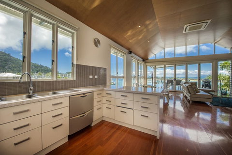 Waters Edge Townhouse 2 - QLD Tourism 6