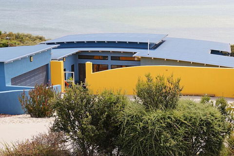 Banksys By The Bay - Queensland Tourism 1