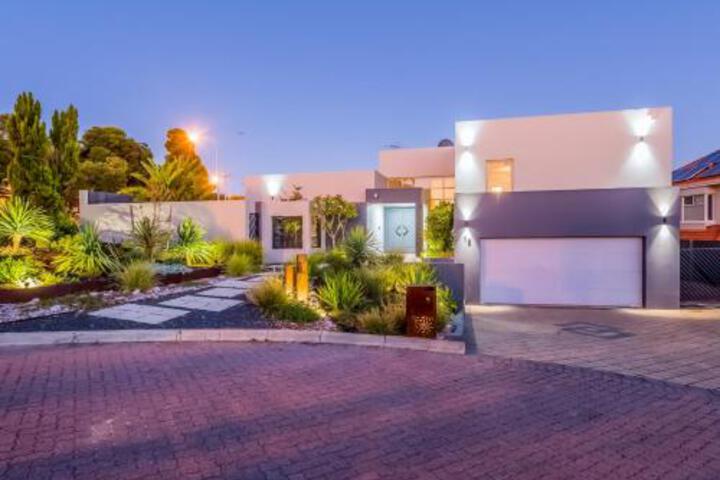 Dianella WA Queensland Tourism