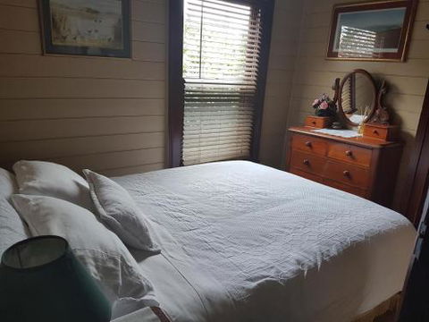 Twomeys Cottage - Queensland Tourism 1