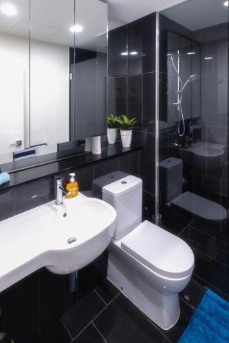 Waterfront Apartments Marinaquays Apt 221 & Apt 234 - Queensland Tourism 5