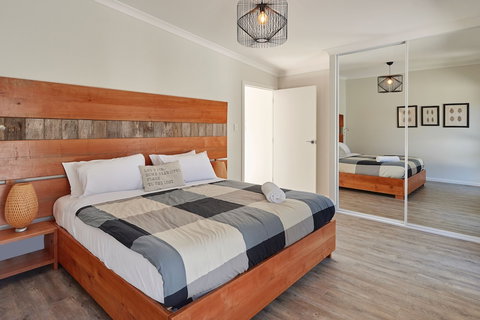 Whale Watcher 2 - QLD Tourism 2