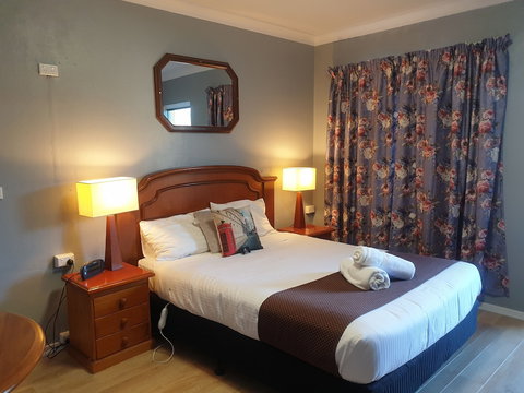 Valley View Motel - QLD Tourism 5