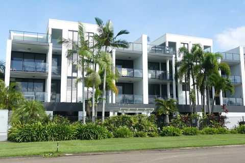 Hinchinbrook Harbour Apartments - QLD Tourism 5