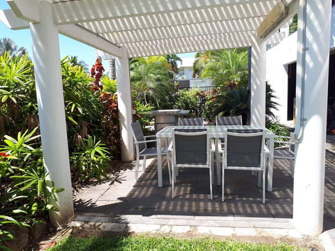 Hinchinbrook Harbour Apartments - QLD Tourism 4