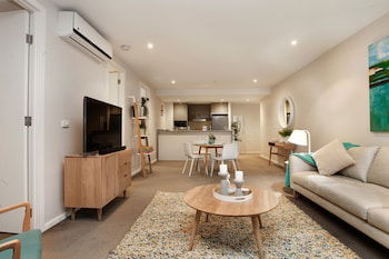 StayCentral On Nott St - Queensland Tourism 1
