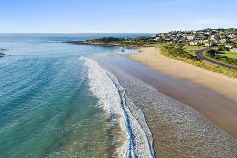 Beach & Reef - Queensland Tourism 2