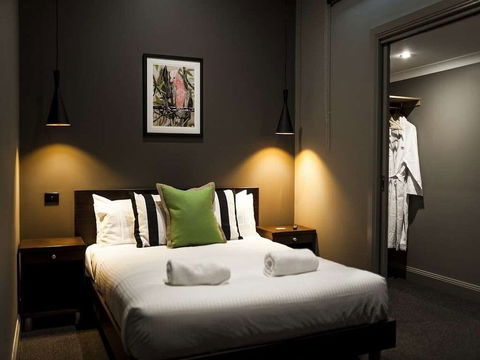 Criterion Hotel Sale - Queensland Tourism 4