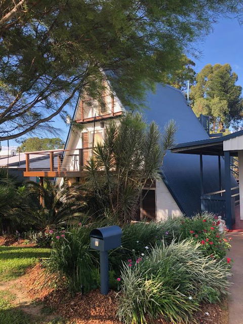 The Lake House - Queensland Tourism 1