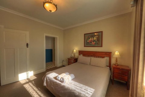 Grace's Spa Cottage - Queensland Tourism 1