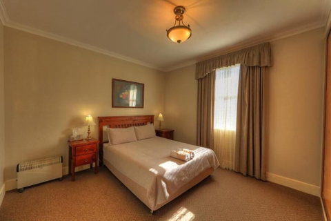 Grace's Spa Cottage - Queensland Tourism 6