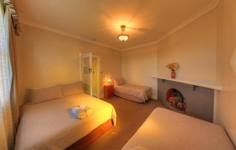 Grace's Spa Cottage - Queensland Tourism 4