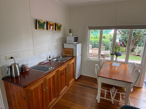 Miss Bullens Cottage - Queensland Tourism 1