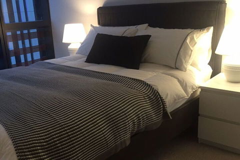 Melbourne Docklands Luxury Seaview Apartment - Queensland Tourism 7