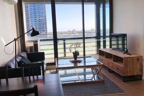 Melbourne Docklands Luxury Seaview Apartment - Queensland Tourism 4