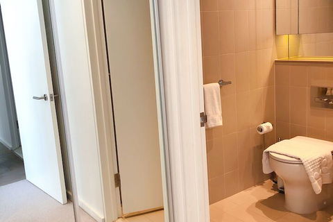 Melbourne Docklands Luxury Seaview Apartment - Queensland Tourism 5