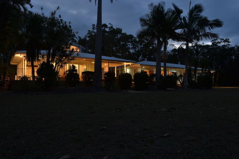 Beach Stone House - QLD Tourism 4