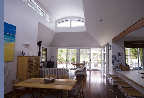 Beach Stone House - QLD Tourism 3