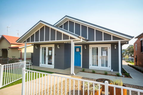 Kirsten Accommodation Parkes - QLD Tourism 1