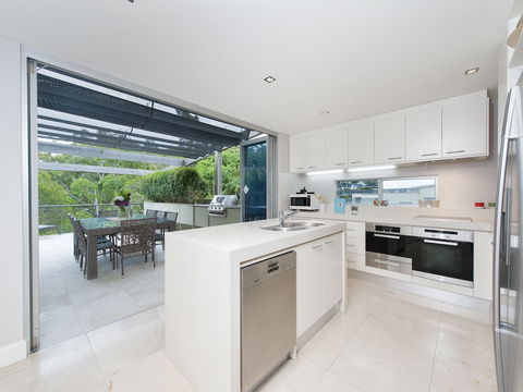 The Penthouse At Little Beach - QLD Tourism 3