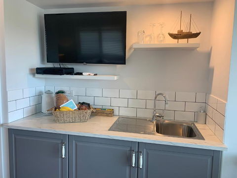 B & B On The Water - QLD Tourism 2