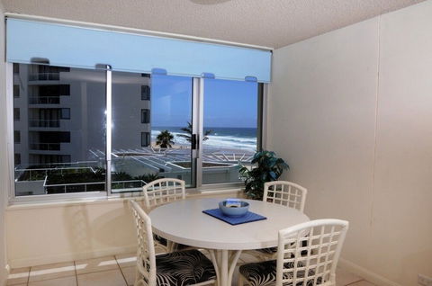 Anglesea Beachfront Court Holiday Units - Queensland Tourism 5