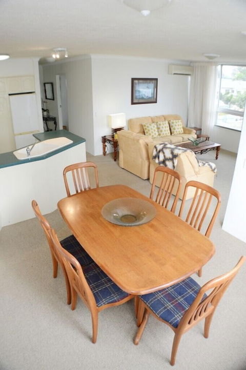 Anglesea Beachfront Court Holiday Units - Queensland Tourism 0