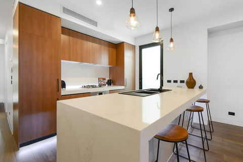 Boutique Stays County Down Port Melbourne - Queensland Tourism 7