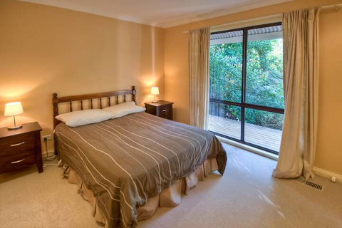 Camelot Cottage - Queensland Tourism 6