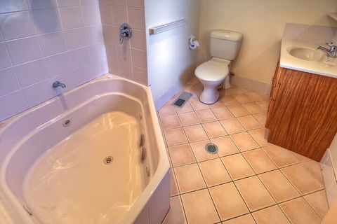 Camelot Cottage - Queensland Tourism 3