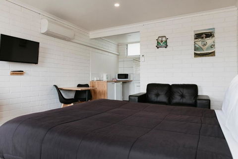 Anchor Wheel Motel - Queensland Tourism 3