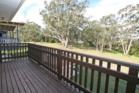 Hill Top Water & Bush Views - QLD Tourism 1